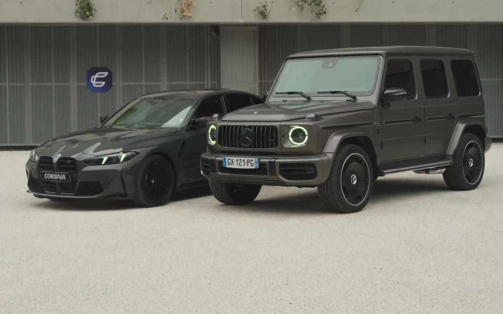 BMW M3 Compétition et Mercedes Classe G devant les box Corsiva, à Chambéry