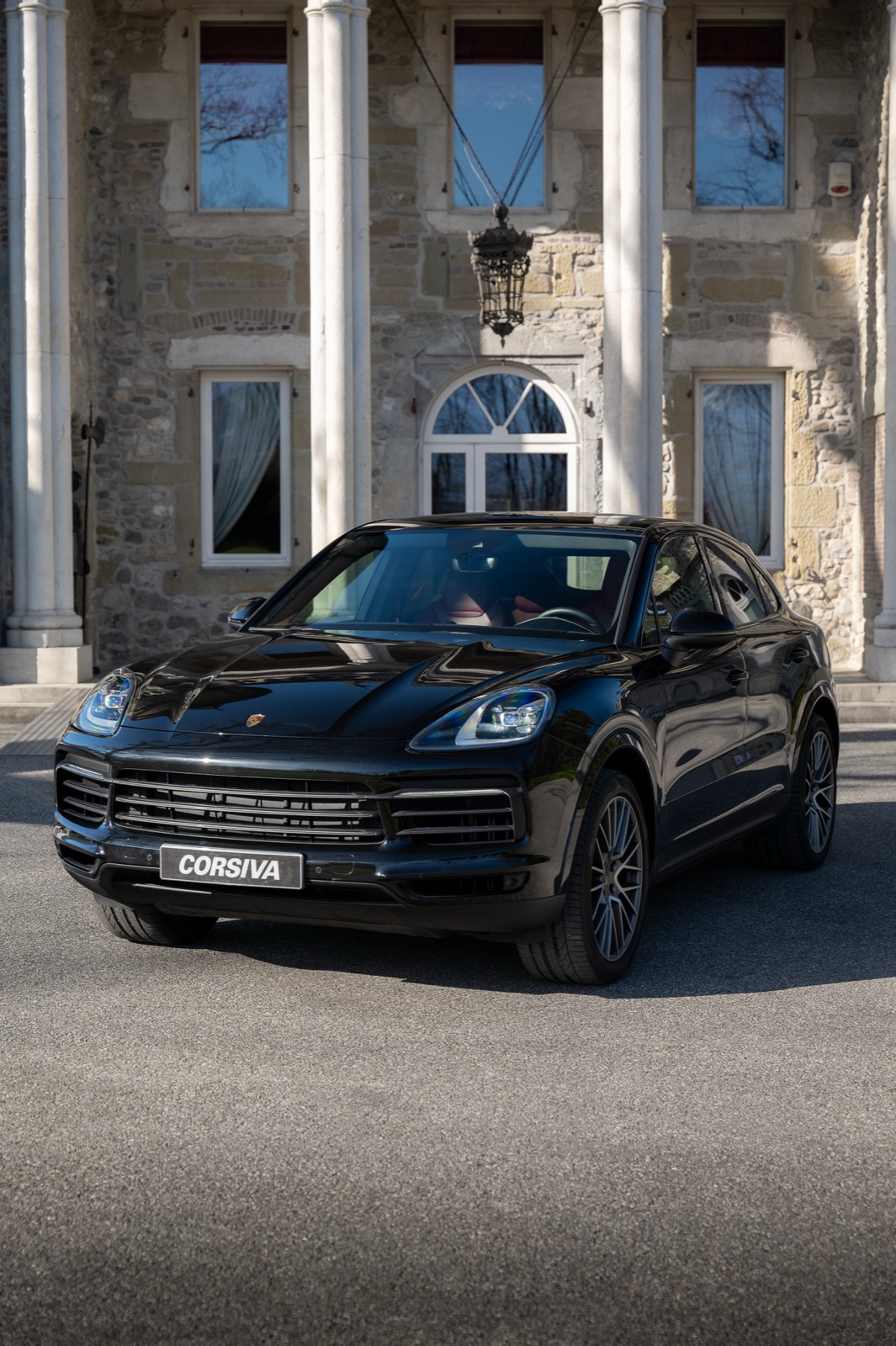 Porsche Cayenne Coupé de location — SUV premium pour les stations de ski des Alpes