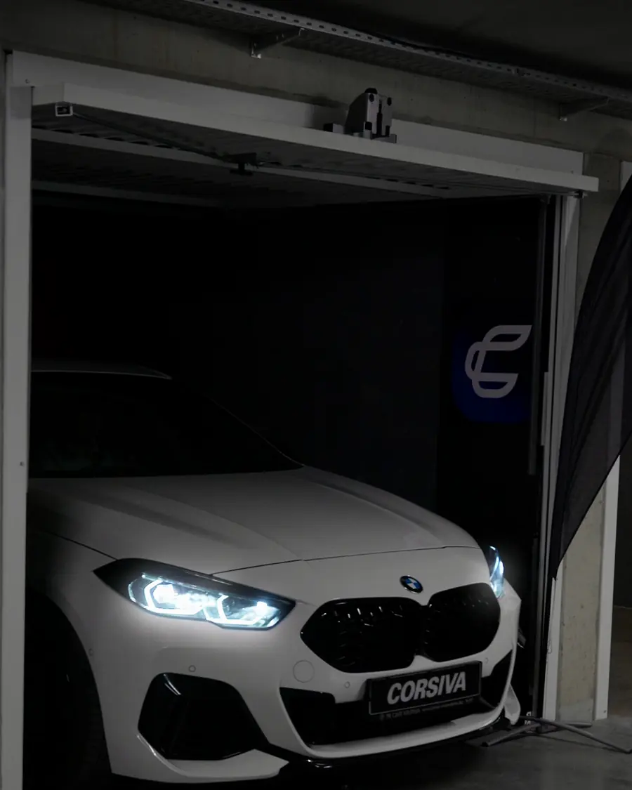 Voiture du parc Corsiva dans un box sécurisé