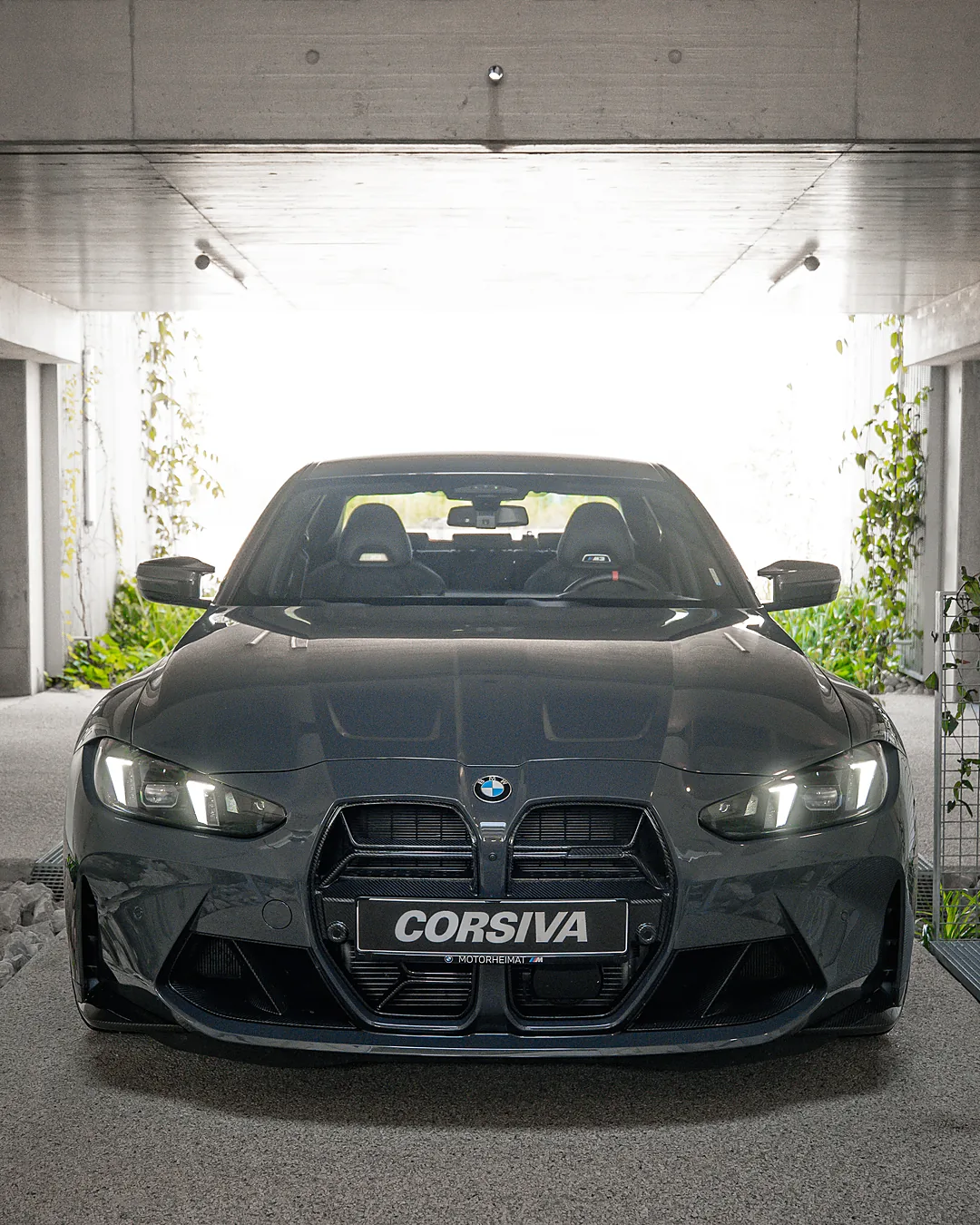 La BMW M3 Compétition d’un propriétaire rangée dans les box Corsiva