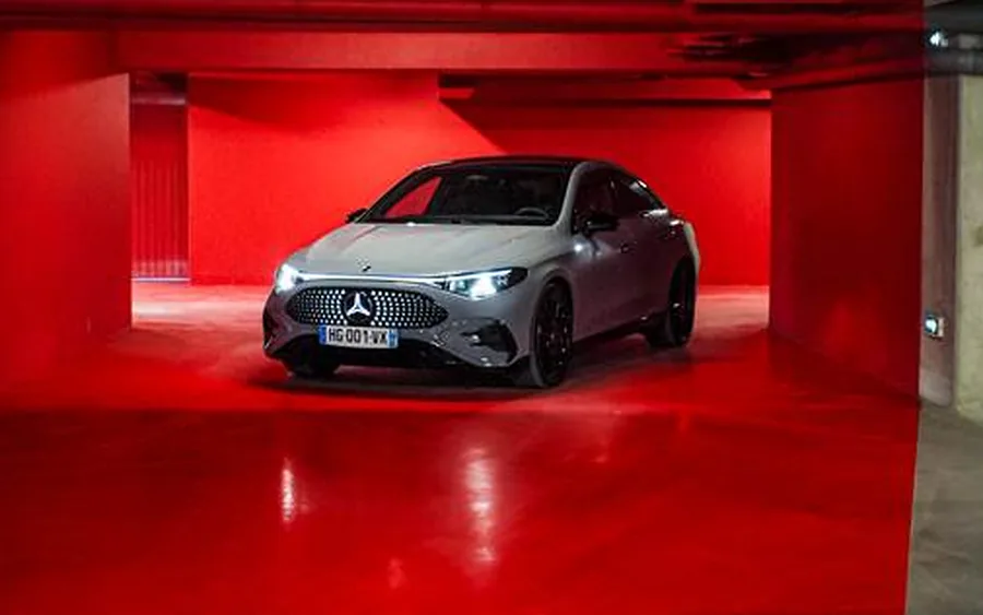 Mercedes-Benz CLA AMG électrique du parc Corsiva dans un box