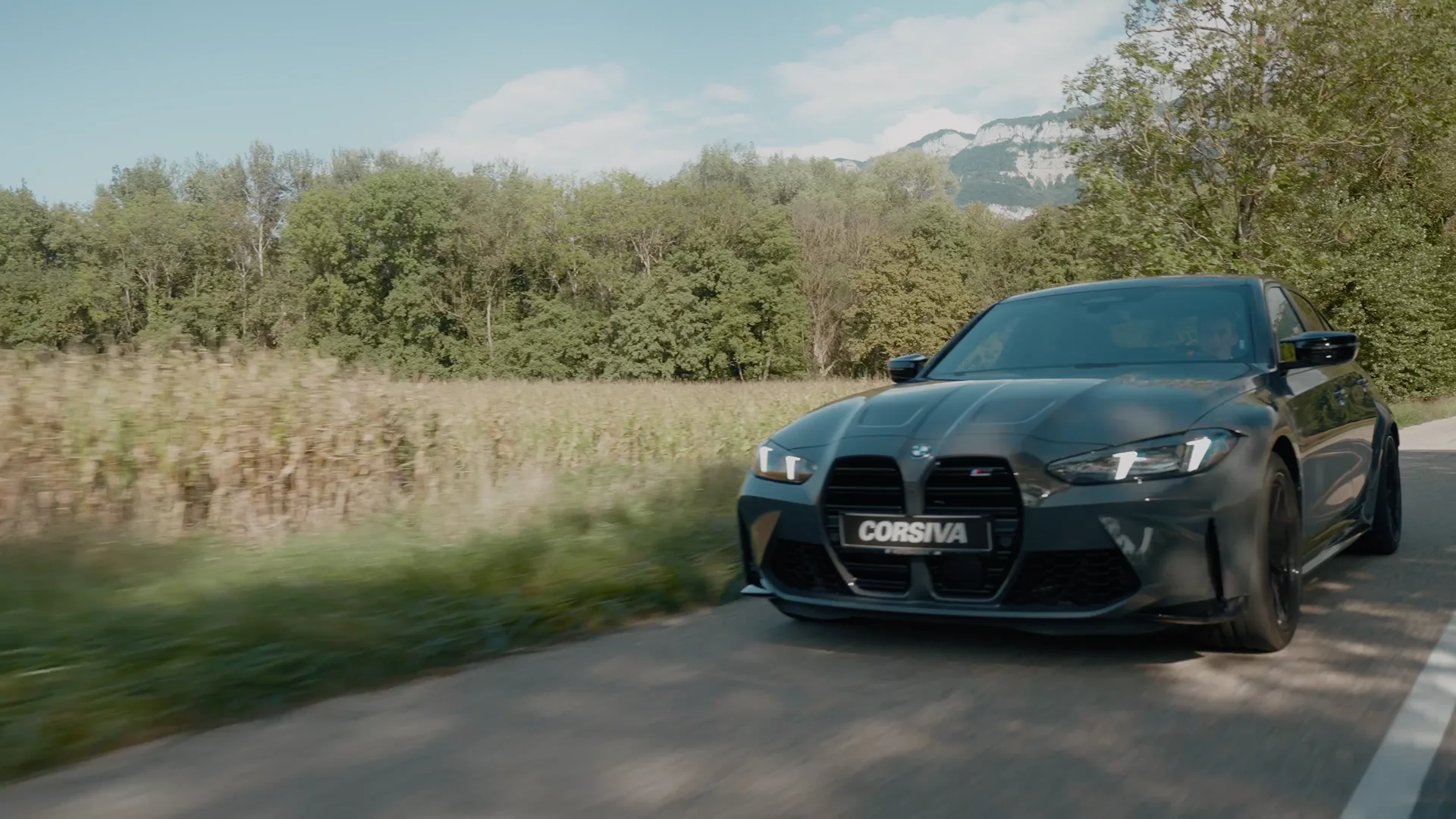 BMW M3 Corsiva sur une route de Savoie
